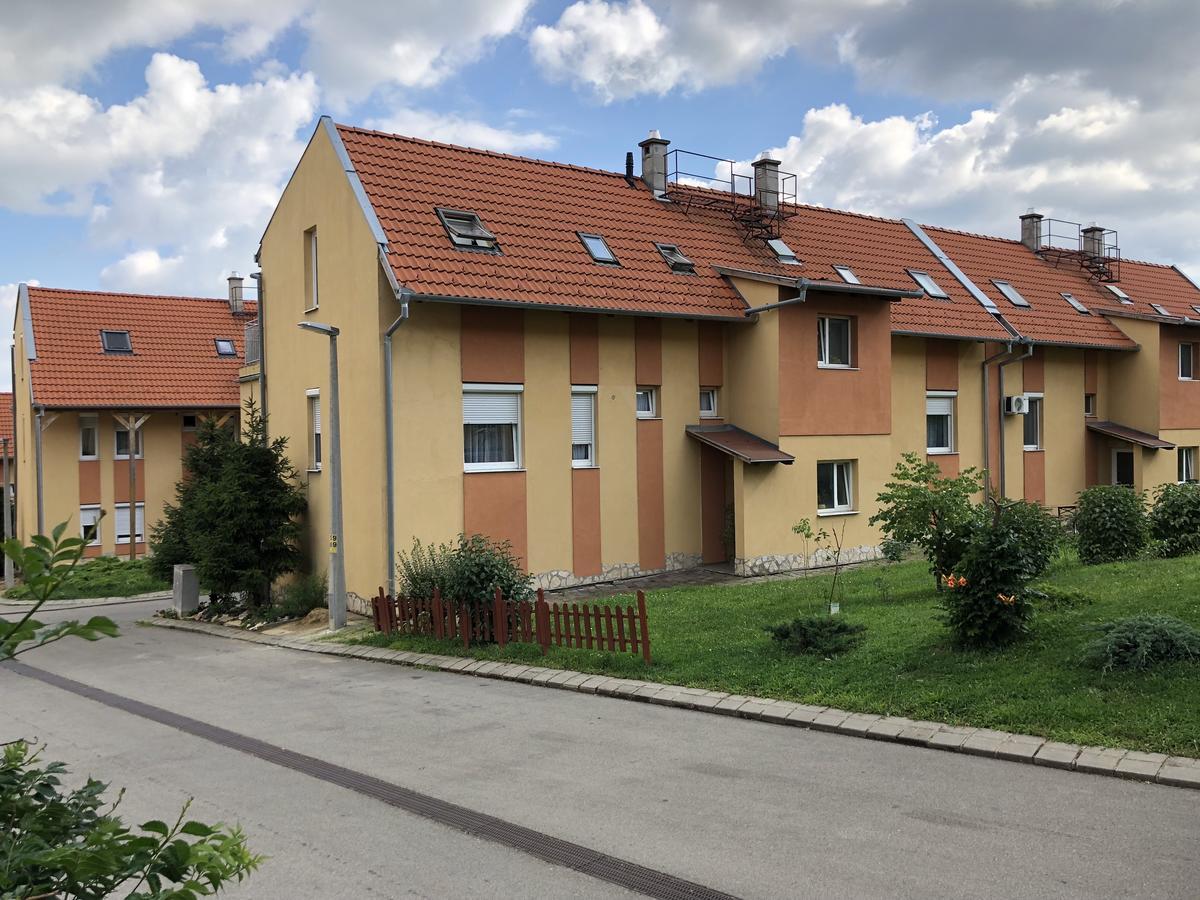 Luxory Home Pécs Extérieur photo
